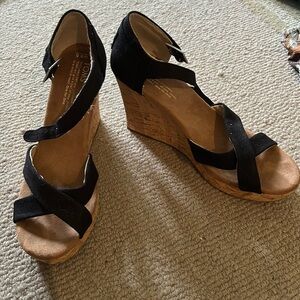 Toms Black Cross Wedges Women's Size 8.5